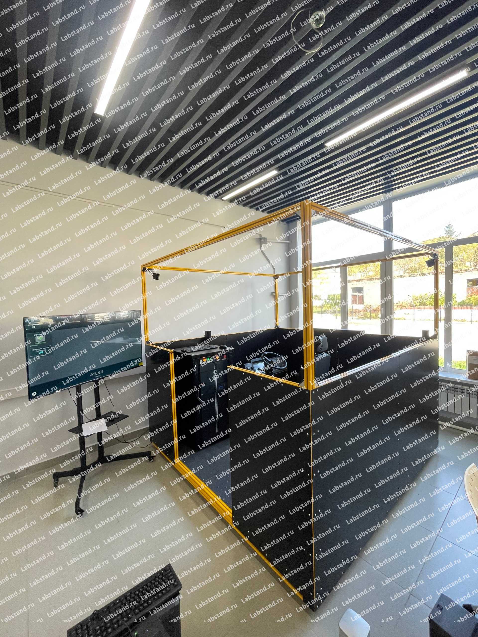 08.03.01.04 Стенд-тренажер «Самосвал карьерный типа БелАЗ»