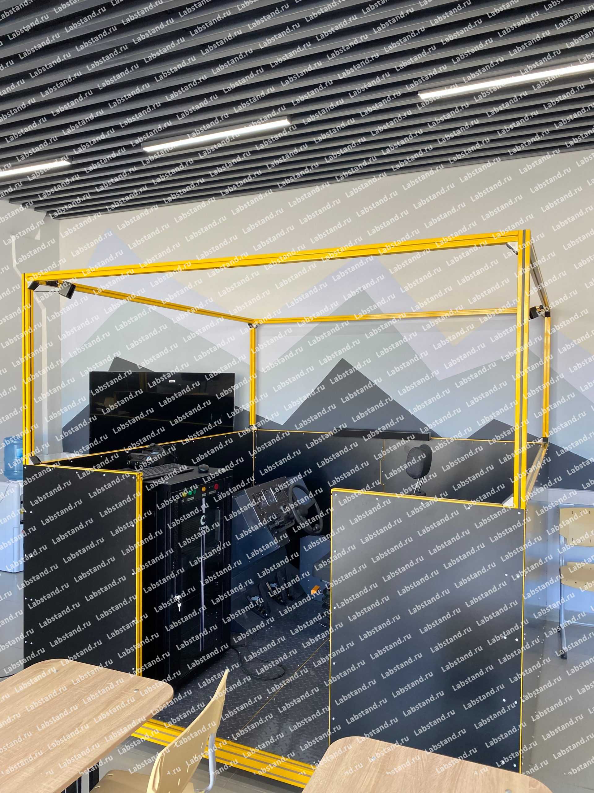 08.03.01.05 Стенд-тренажер «Самосвал карьерный типа Caterpillar»