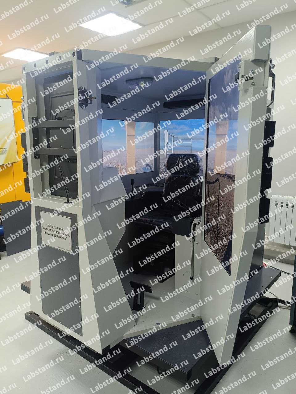 08.03.01.09 Стенд-тренажер «Карьерный бульдозер KOMATSU»