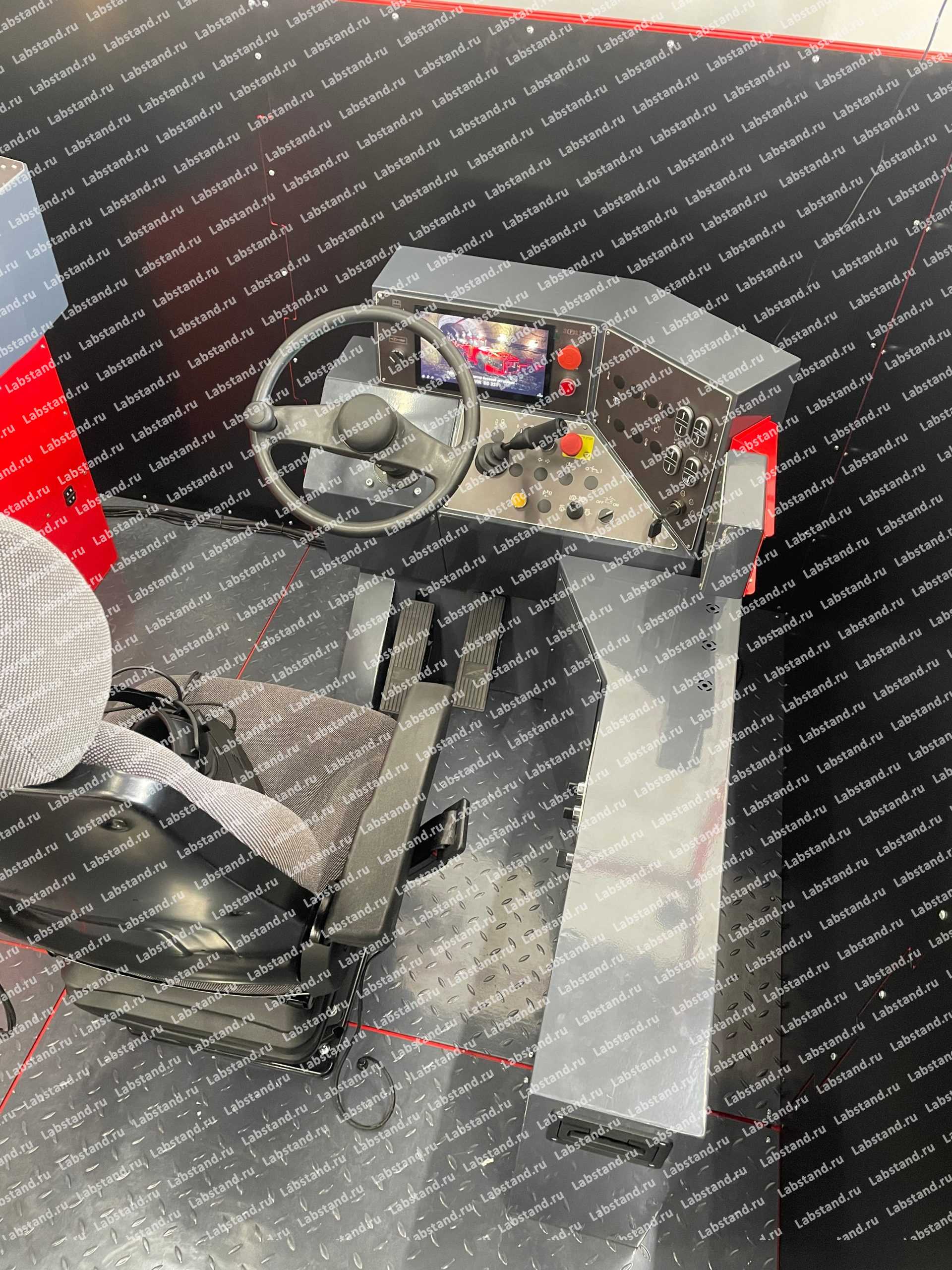 08.03.02.06 Стенд-тренажер «Буровая машина очистного бурения DL321 SOLO»