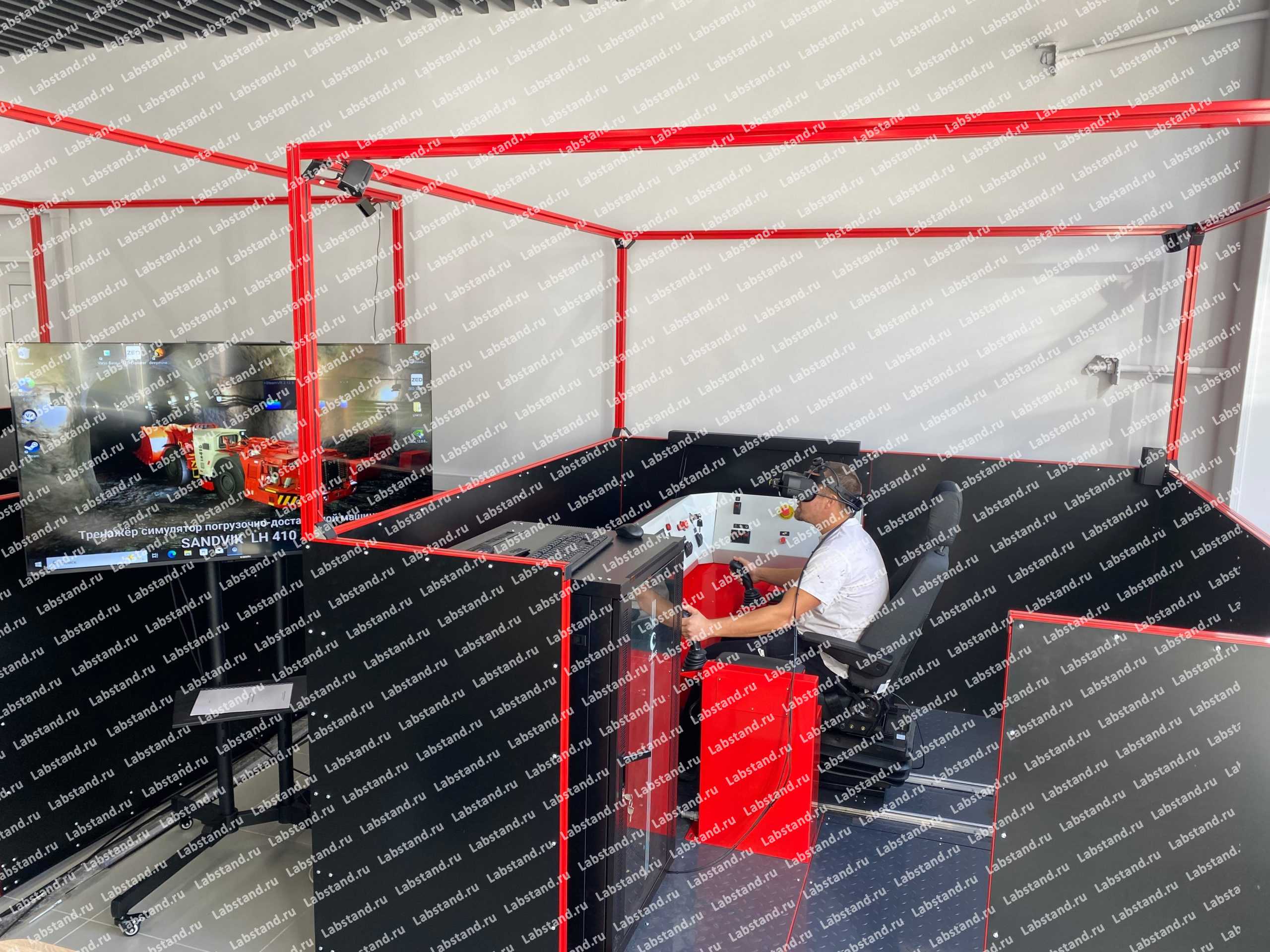 08.03.02.07 Стенд-тренажер «Погрузочно-доставочная машина LH-410»