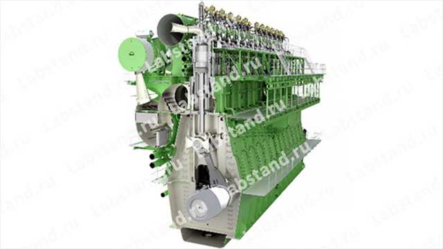 Малооборотный судовой дизельный двигатель