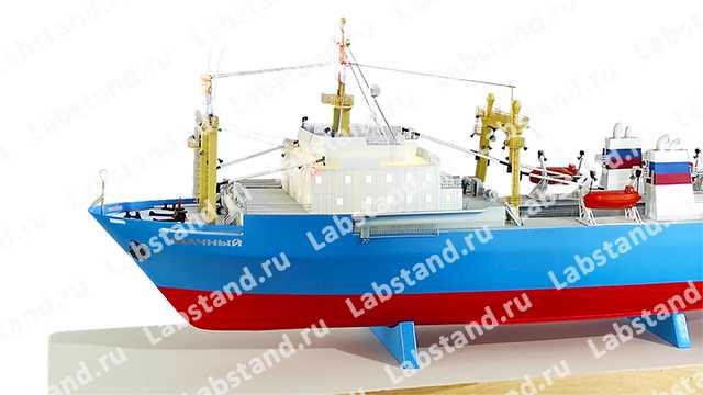 Учебный макет судна для изучения ходового мостика, огней и звуковых сигналов