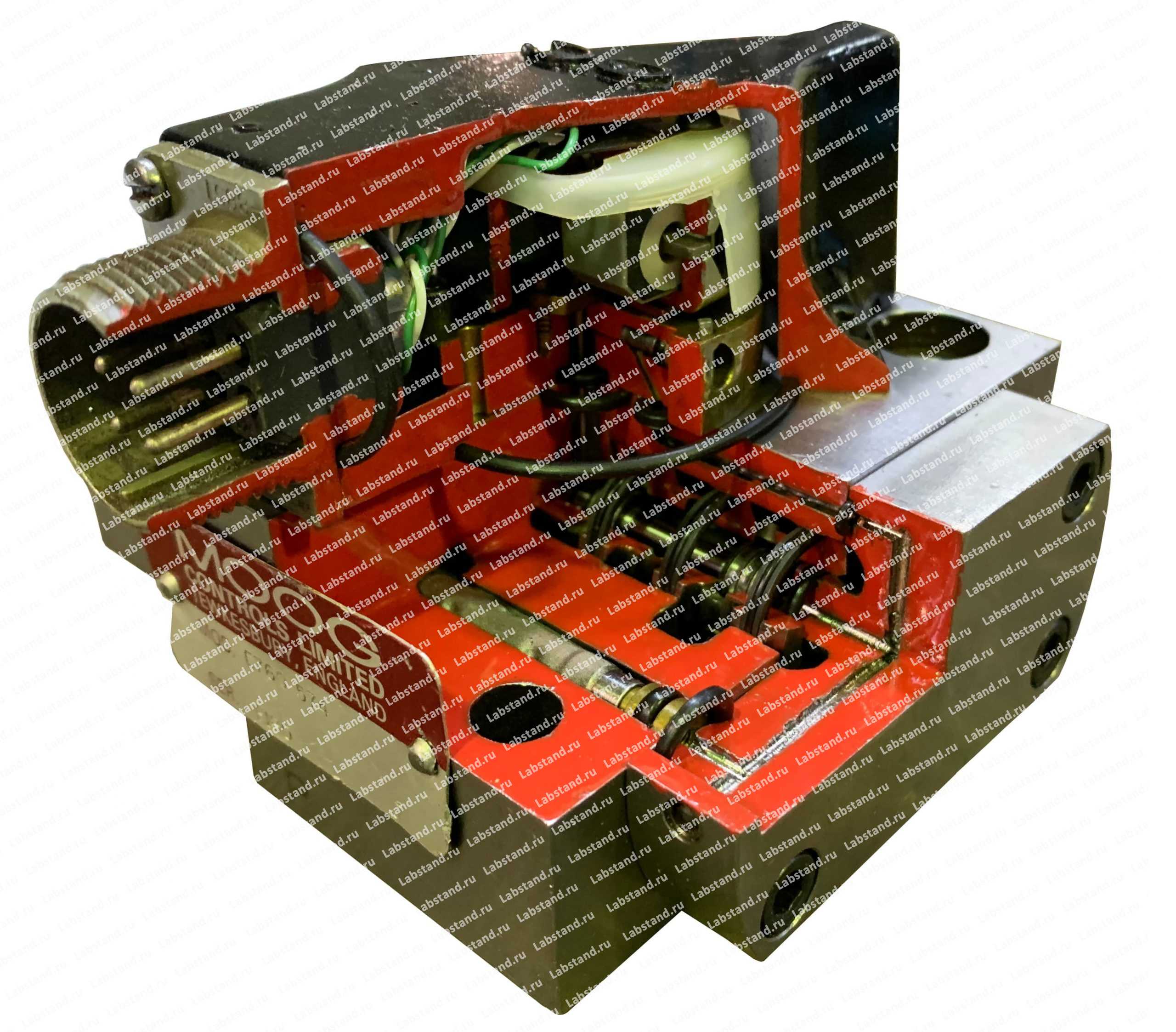 Разрезная модель электрогидравлического усилителя мощности типа сопло-заслонка-золотник