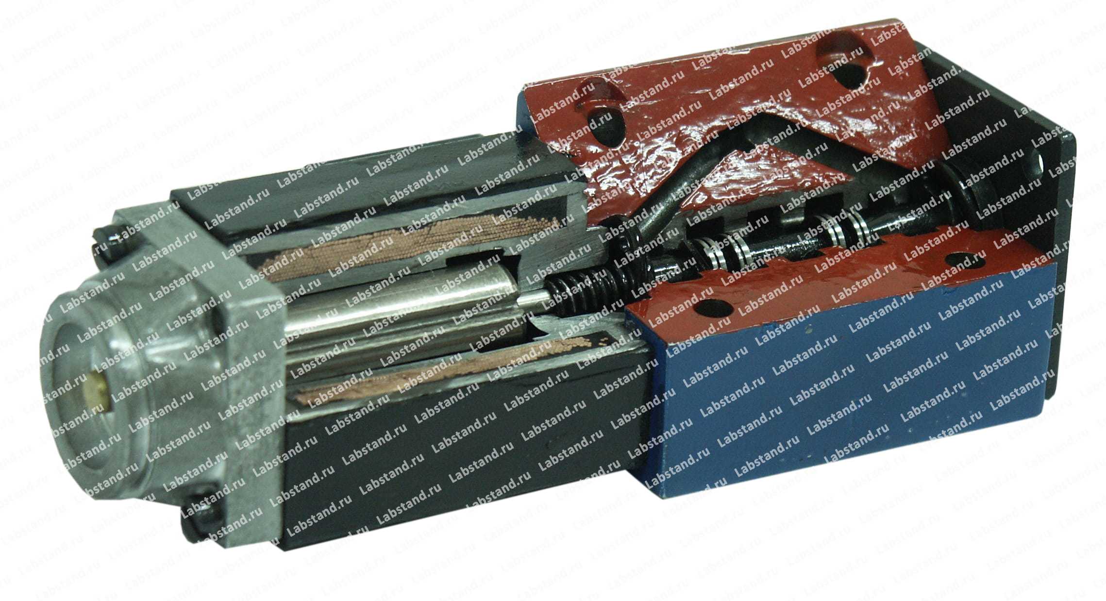 Разрезная модель гидрораспределителя с электромагнитным управлением