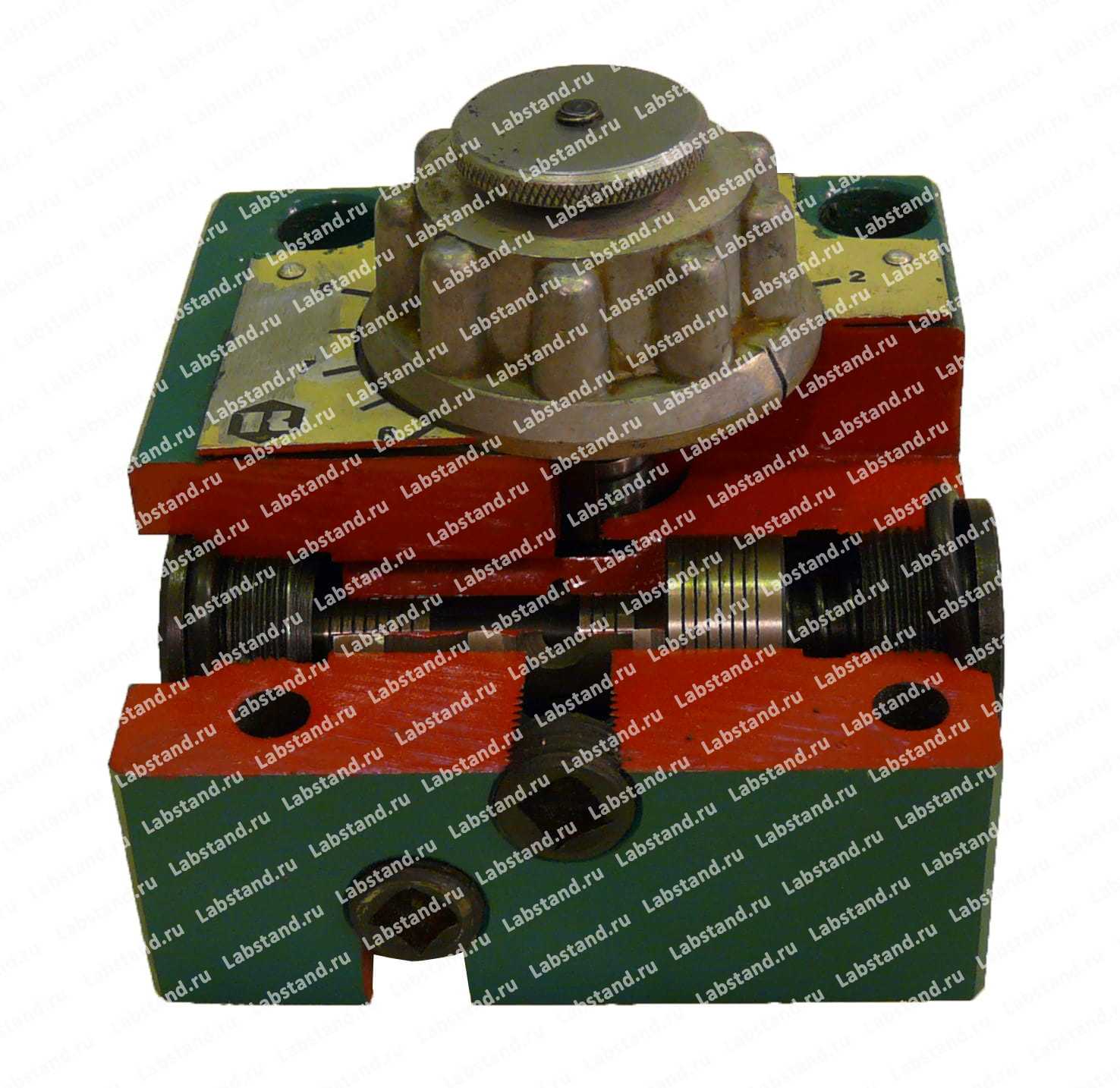 Разрезная модель регулятора расхода двухлинейного с обратным клапаном